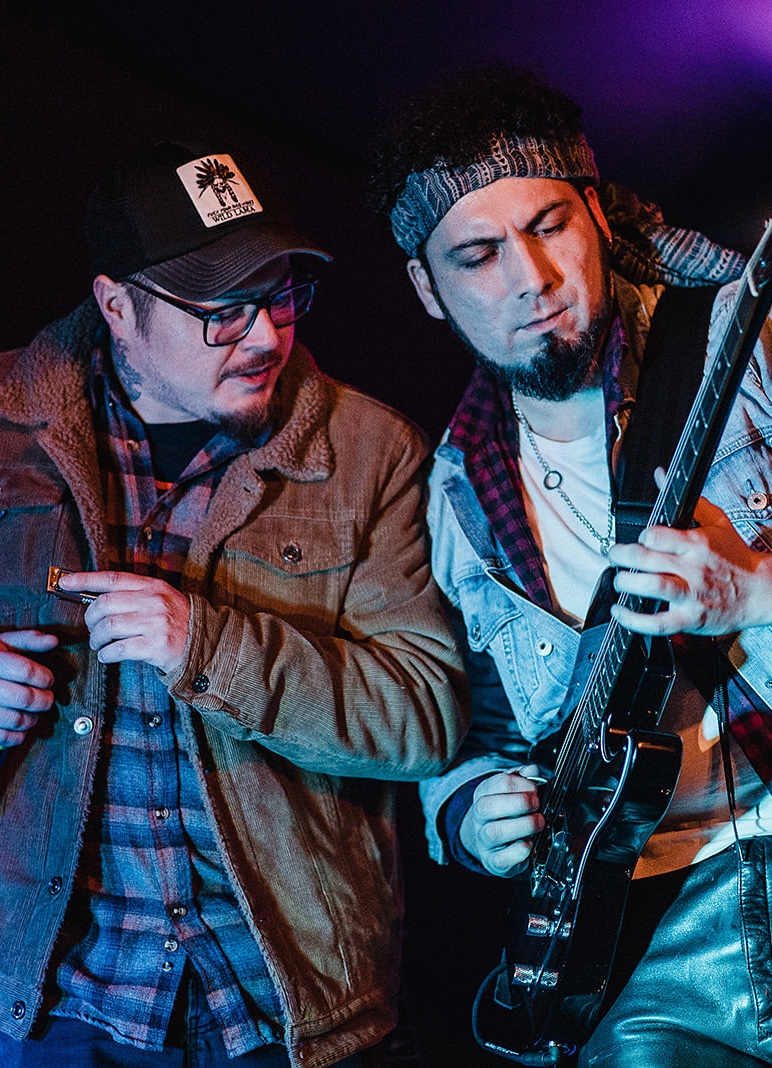 Álvaro Arriagada y Nacho Merino tocando blues en vivo
